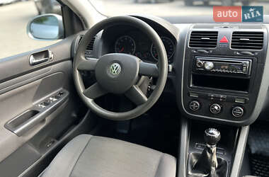 Хэтчбек Volkswagen Golf 2004 в 