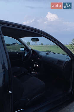 Хэтчбек Volkswagen Golf 2000 в Березному