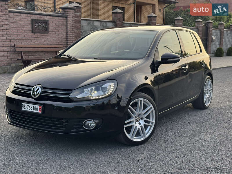 Хетчбек Volkswagen Golf 2012 в 