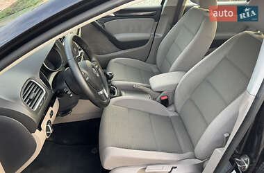 Хетчбек Volkswagen Golf 2012 в 