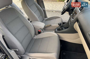 Хетчбек Volkswagen Golf 2012 в 
