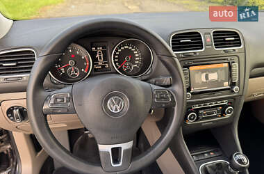 Хетчбек Volkswagen Golf 2012 в 