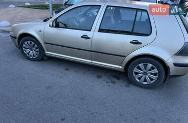 Хэтчбек Volkswagen Golf 2001 в Киеве