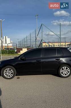 Хетчбек Volkswagen Golf 2010 в 