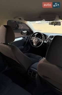 Хетчбек Volkswagen Golf 2010 в 