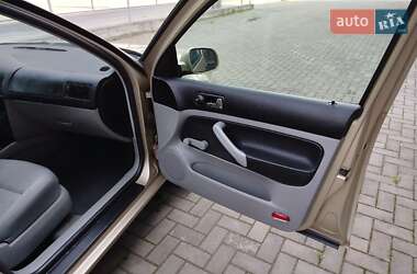 Универсал Volkswagen Golf 2001 в 