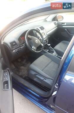 Хэтчбек Volkswagen Golf 2007 в 