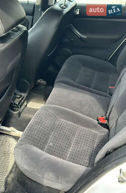Хэтчбек Volkswagen Golf 1998 в 