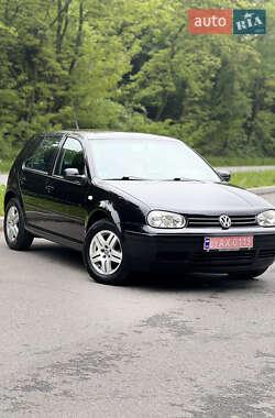 Хэтчбек Volkswagen Golf 2002 в 