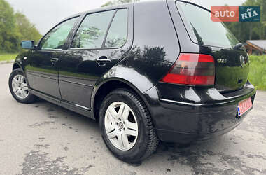 Хэтчбек Volkswagen Golf 2002 в 