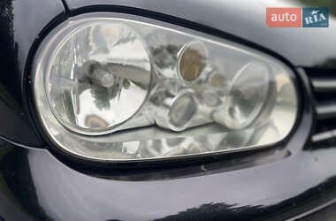 Хэтчбек Volkswagen Golf 2002 в 
