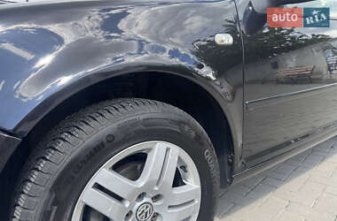 Хэтчбек Volkswagen Golf 2002 в 