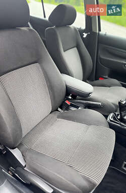 Хэтчбек Volkswagen Golf 2002 в 