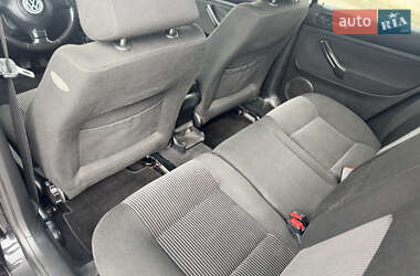 Хэтчбек Volkswagen Golf 2002 в 