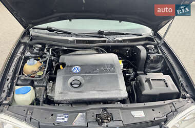 Хэтчбек Volkswagen Golf 2002 в 
