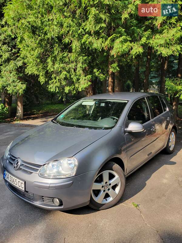 Хетчбек Volkswagen Golf 2008 в 