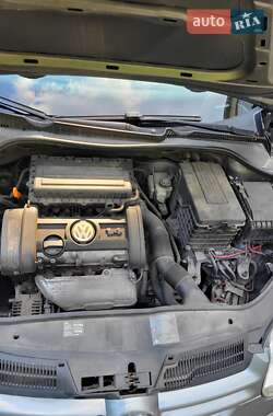 Хетчбек Volkswagen Golf 2008 в 