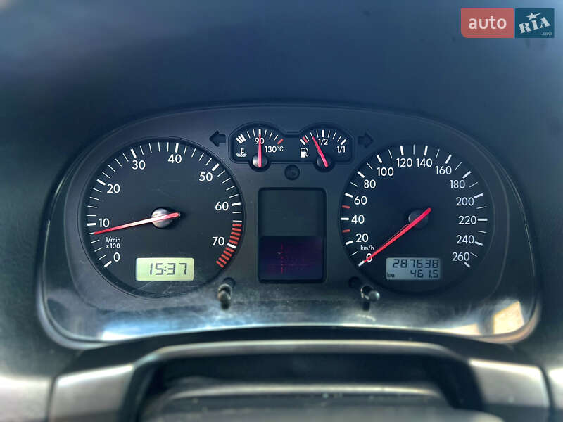 Хетчбек Volkswagen Golf 1999 в Чернівцях