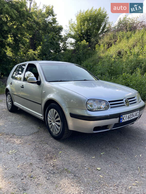 Хетчбек Volkswagen Golf 2003 в Києві
