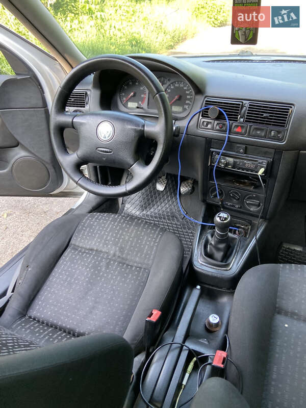 Хетчбек Volkswagen Golf 2003 в Києві