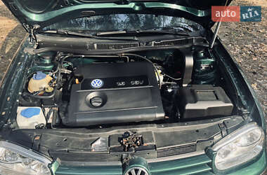 Хетчбек Volkswagen Golf 2002 в 