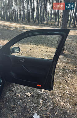 Хетчбек Volkswagen Golf 2002 в 