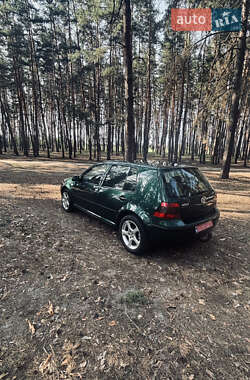 Хетчбек Volkswagen Golf 2002 в 