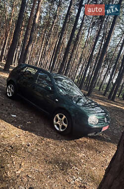Хетчбек Volkswagen Golf 2002 в 