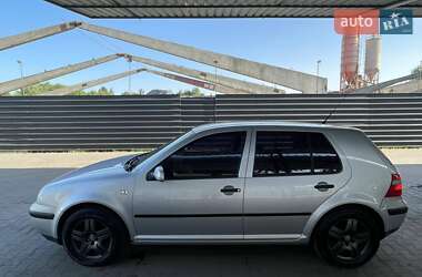 Хэтчбек Volkswagen Golf 2003 в 