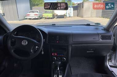 Хэтчбек Volkswagen Golf 2003 в 