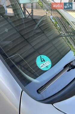 Хэтчбек Volkswagen Golf 2003 в 
