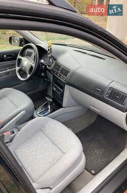 Универсал Volkswagen Golf 2004 в 
