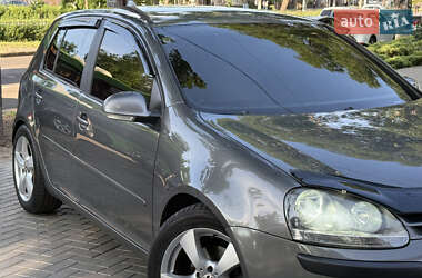 Хэтчбек Volkswagen Golf 2005 в 