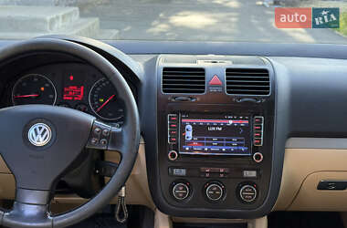 Хэтчбек Volkswagen Golf 2005 в 