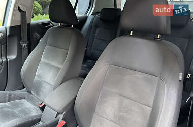 Хэтчбек Volkswagen Golf 2009 в 