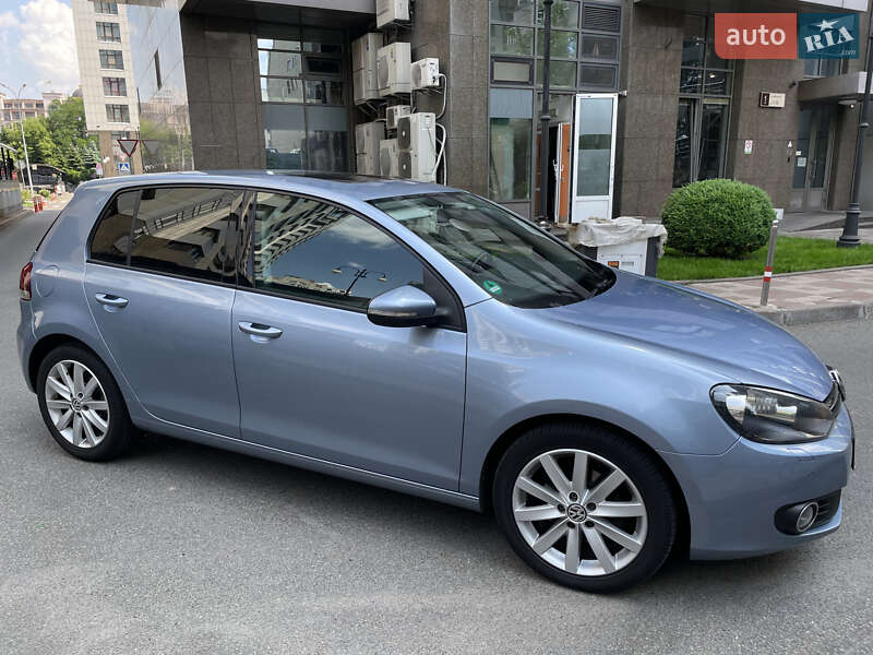 Хэтчбек Volkswagen Golf 2009 в Киеве