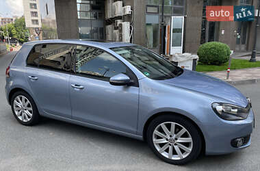 Хэтчбек Volkswagen Golf 2009 в 