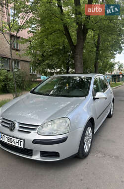 Хетчбек Volkswagen Golf 2004 в Києві