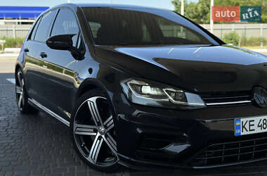 Хэтчбек Volkswagen Golf 2015 в 