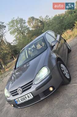 Хэтчбек Volkswagen Golf 2004 в Днепре