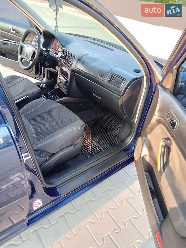 Хэтчбек Volkswagen Golf 2000 в Хмельницком