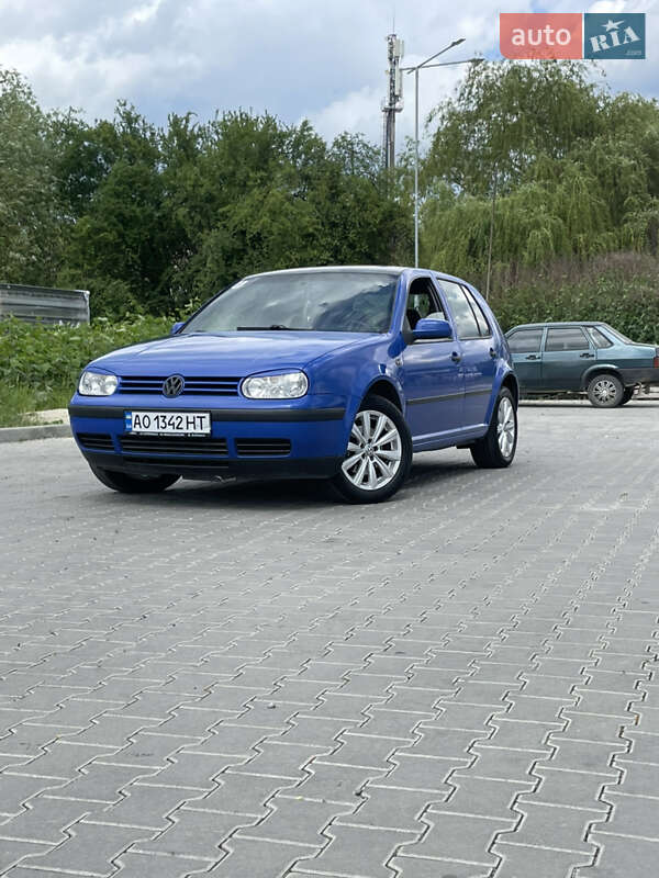 Хетчбек Volkswagen Golf 1999 в 