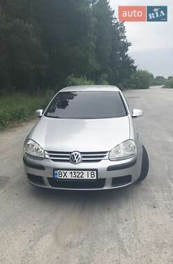 Хэтчбек Volkswagen Golf 2005 в Полонном