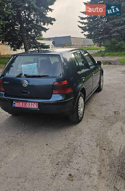 Хэтчбек Volkswagen Golf 2001 в 