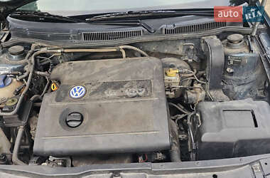 Хэтчбек Volkswagen Golf 2001 в 