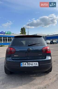 Хэтчбек Volkswagen Golf 2004 в 