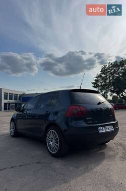 Хэтчбек Volkswagen Golf 2004 в 