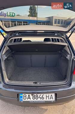 Хэтчбек Volkswagen Golf 2004 в 