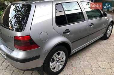 Хэтчбек Volkswagen Golf 2002 в Олевске