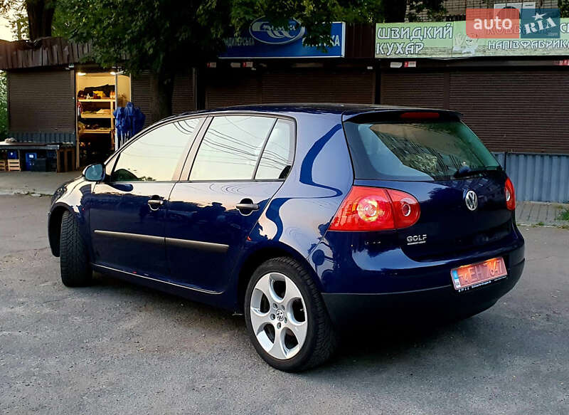 Хэтчбек Volkswagen Golf 2005 в Днепре